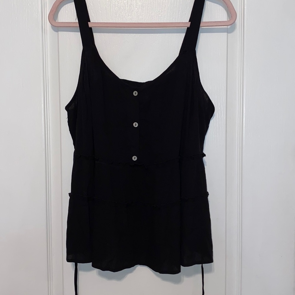 NWT- BLK RUFFLE TOP